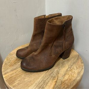 Clarks Brown Leather Ankle Booties size 9 1/2